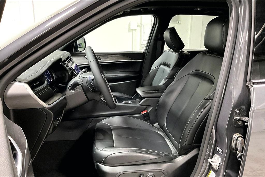 2025 Jeep Grand Cherokee Limited 4x2