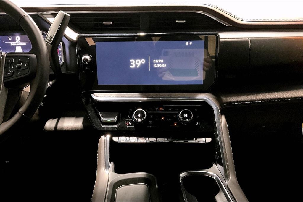 2025 GMC Sierra 3500HD 4WD Crew Cab Standard Bed Denali