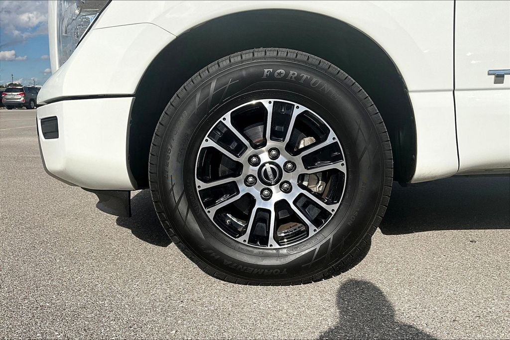 2023 Nissan TITAN Crew Cab SV 4x2