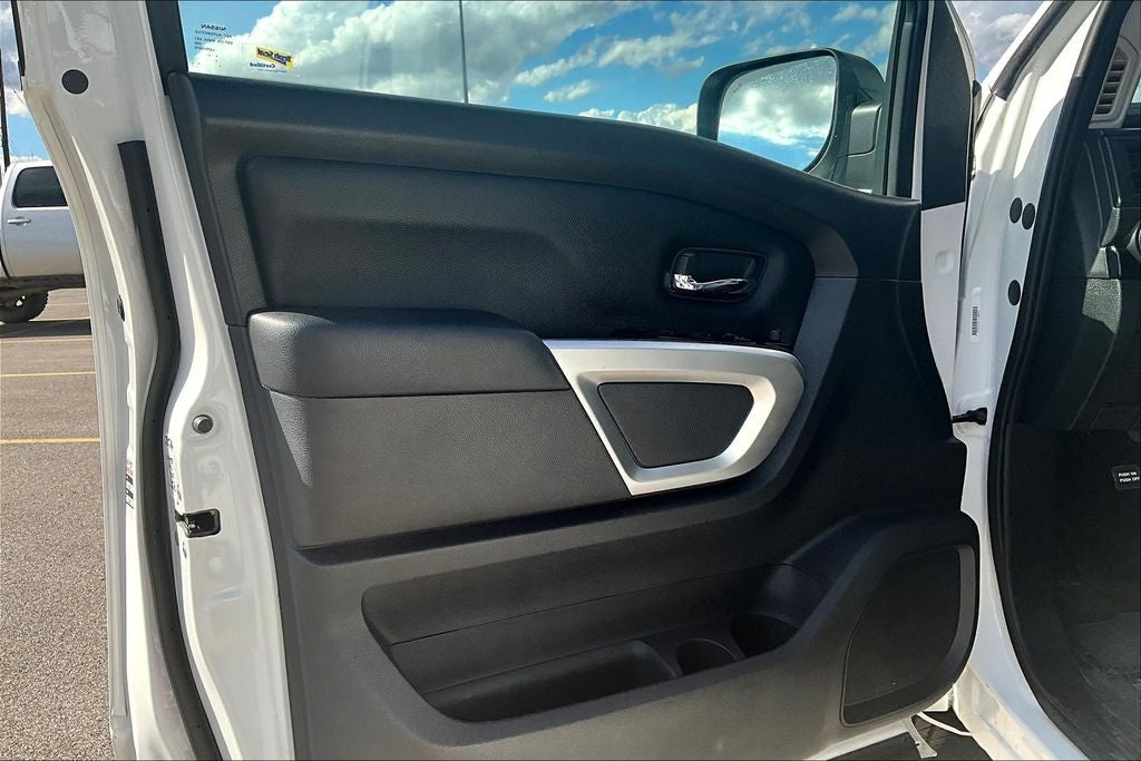 2023 Nissan TITAN Crew Cab SV 4x2