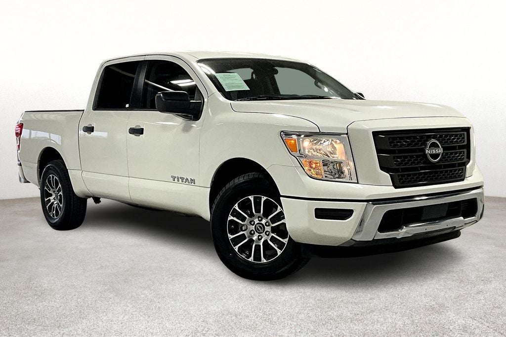 2023 Nissan Titan SV