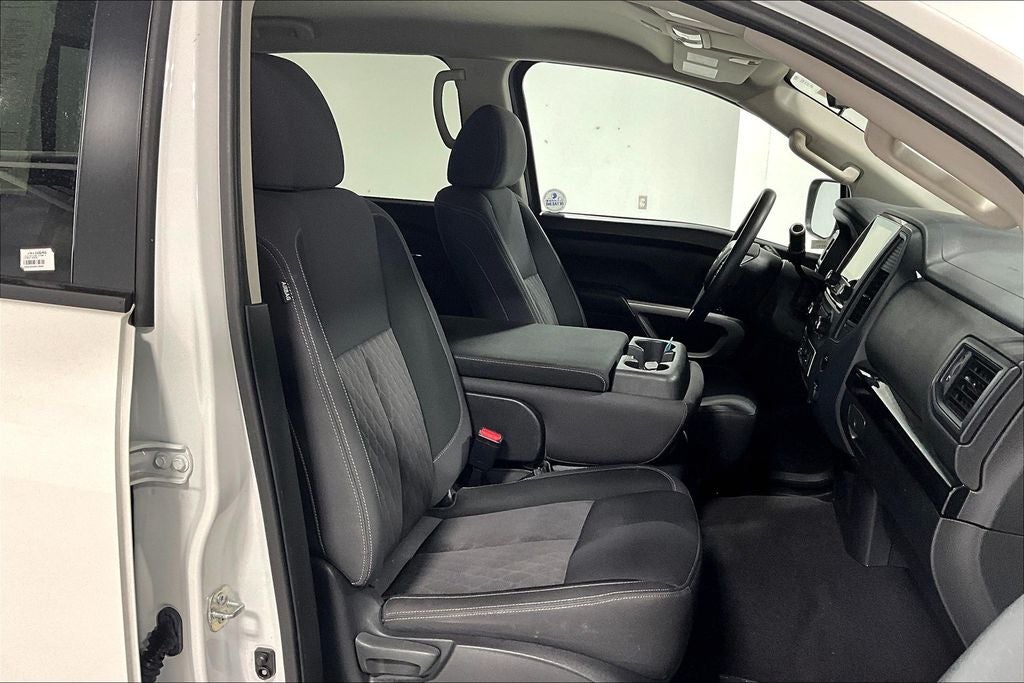 2023 Nissan Titan SV